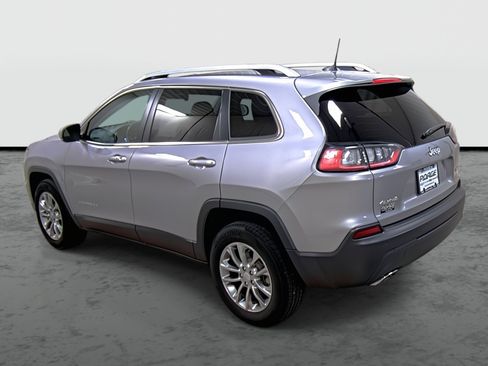 Used 2019 Jeep Cherokee Latitude Plus w/ Comfort/Convenience Group AWD/4WD image 2