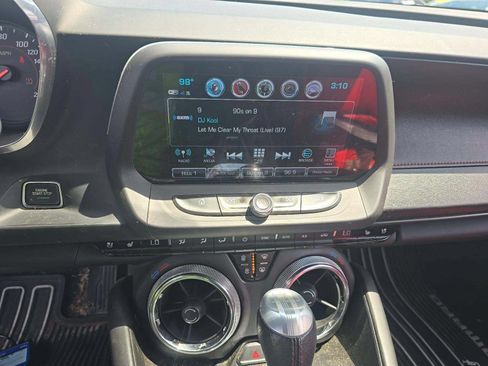 Used 2018 Chevrolet Camaro SS RWD image 7