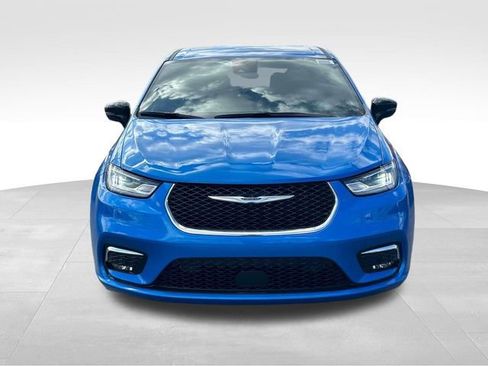 New 2026 Chrysler Pacifica Select image 2