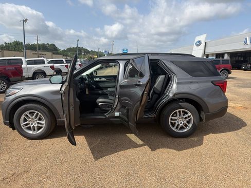 New 2026 Ford Explorer Active w/ Active Comfort Package RWD image 18