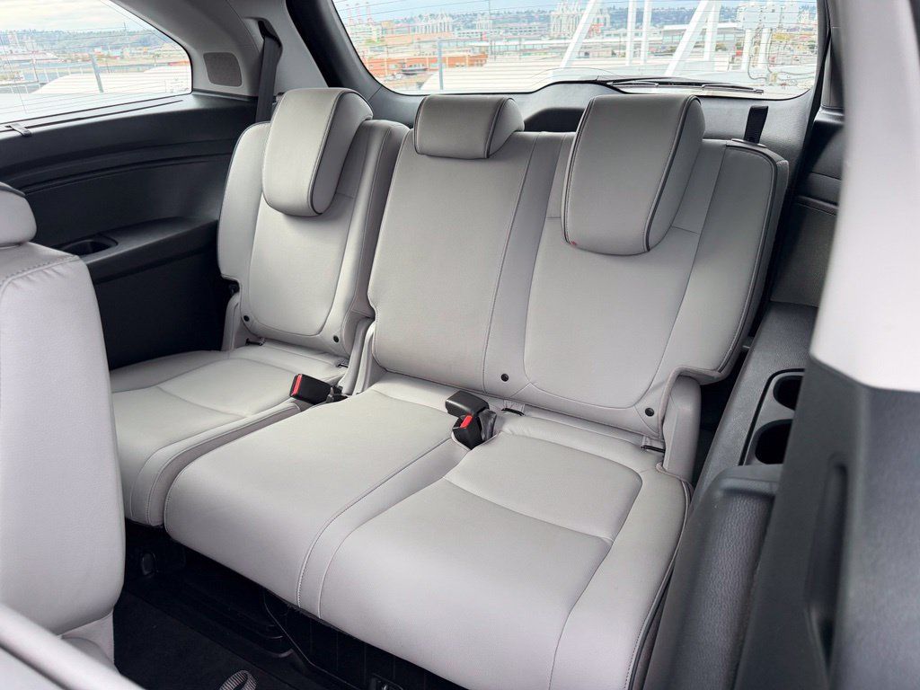 Used 2023 Honda Odyssey Elite image 13