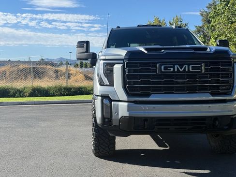 Used 2024 GMC Sierra 2500 AT4 w/ AT4 Premium Plus Package AWD/4WD image 4