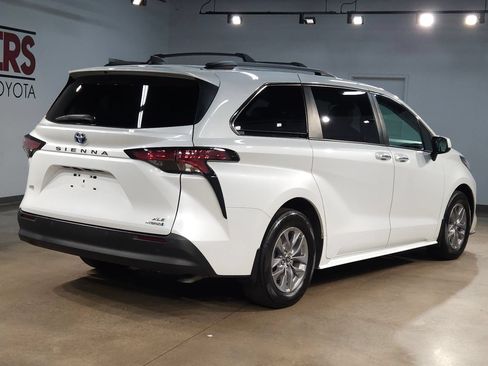 Used 2022 Toyota Sienna XLE FWD image 7