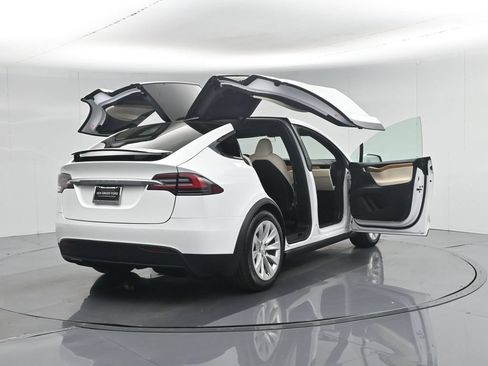 Used 2020 Tesla Model X Long Range AWD/4WD image 26