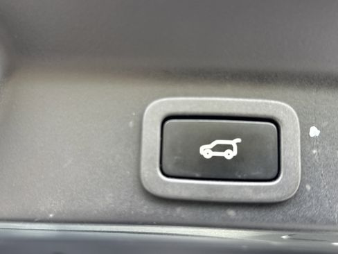 Used 2019 Jaguar F-PACE Premium AWD/4WD image 36
