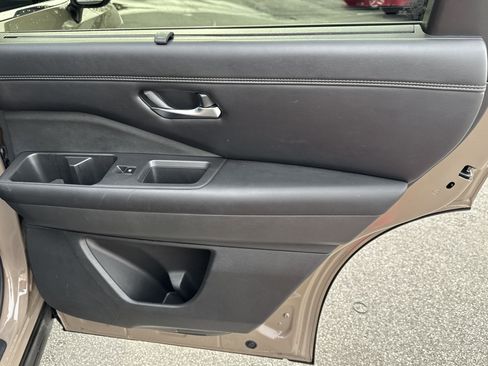 Used 2023 Nissan Pathfinder Platinum image 22