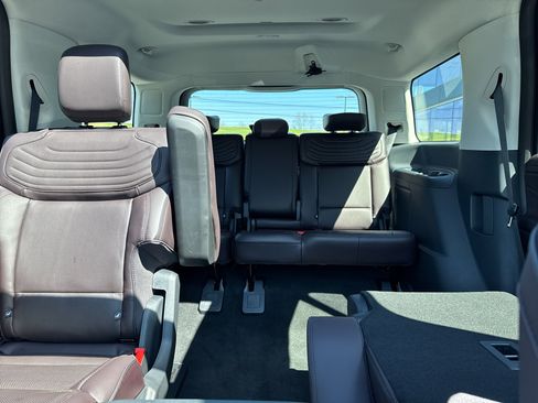 New 2026 Ford Expedition Platinum image 5