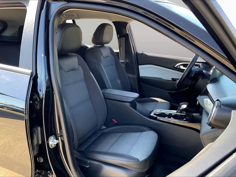 Used 2026 Chevrolet Trax LT w/ Driver Confidence Package FWD image 9