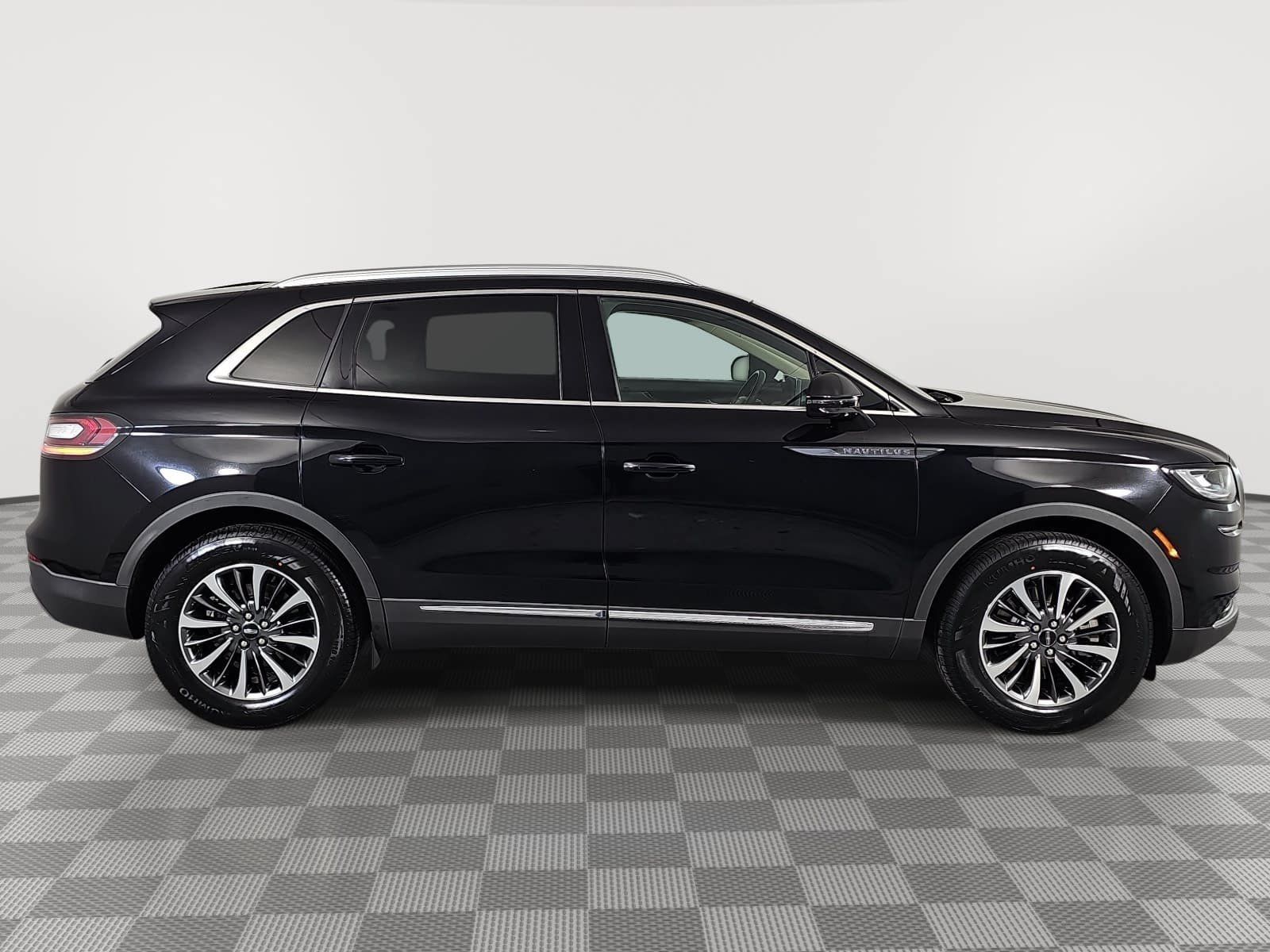 Used 2021 Lincoln Nautilus FWD w/ Equipment Group 101A image 9