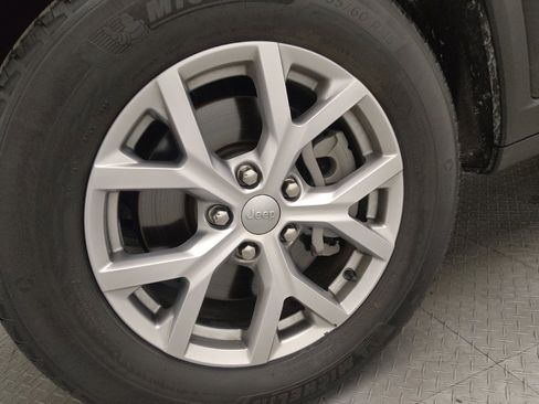 Used 2022 Jeep Grand Cherokee L Limited w/ Luxury Tech Group II image 31