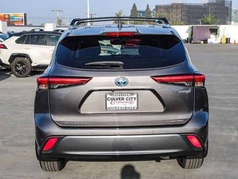 Used 2021 Toyota Highlander Limited image 8