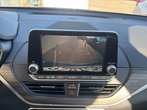 Used 2025 Nissan Altima 2.5 SV image 17