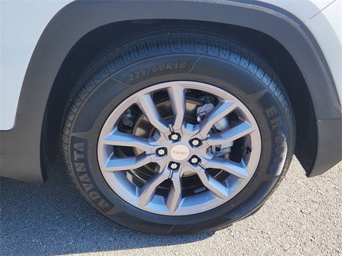 Used 2023 GMC Terrain SLT image 17