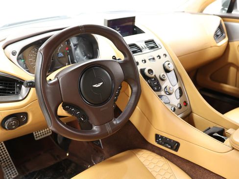 Used 2015 Aston Martin Vanquish Volante RWD image 2
