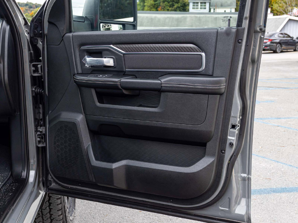 New 2026 RAM 3500 Big Horn AWD/4WD image 13