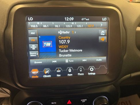 Certified 2023 Jeep Renegade Latitude image 19