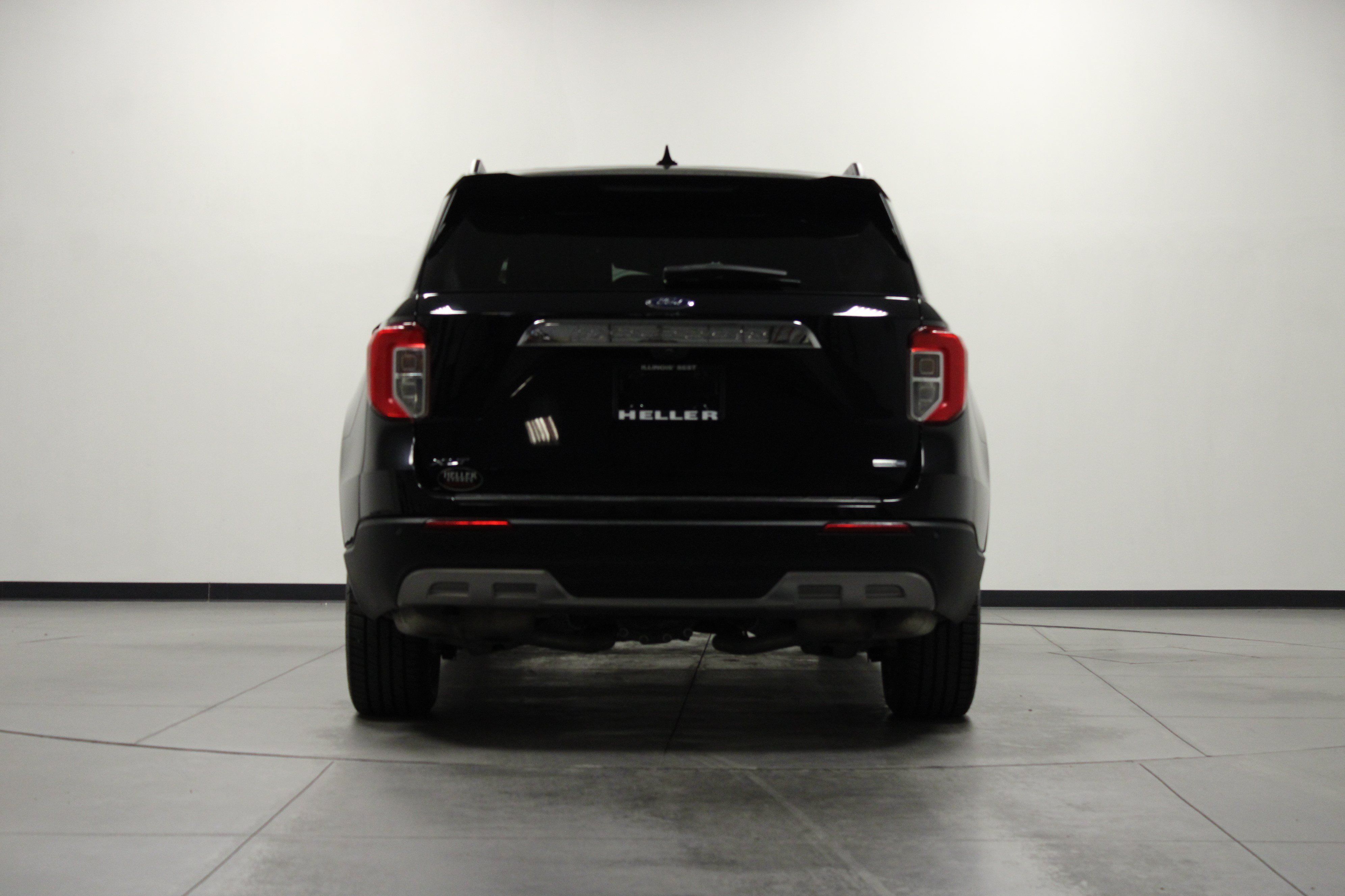 Used 2020 Ford Explorer XLT w/ Equipment Group 202A AWD/4WD image 5
