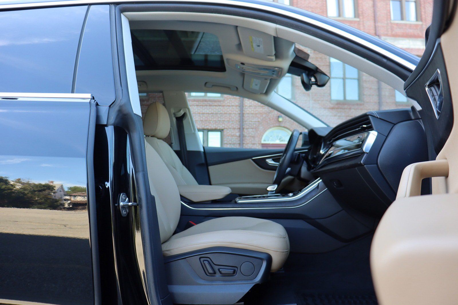 Used 2023 Audi Q8 Premium w/ Convenience Package AWD/4WD image 19