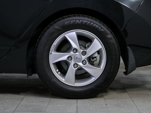 Used 2014 Hyundai Elantra SE image 32