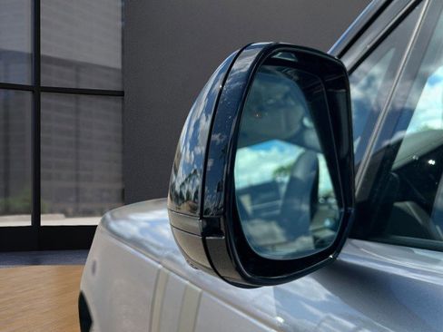 New 2025 Land Rover Range Rover Long Wheelbase SE image 11