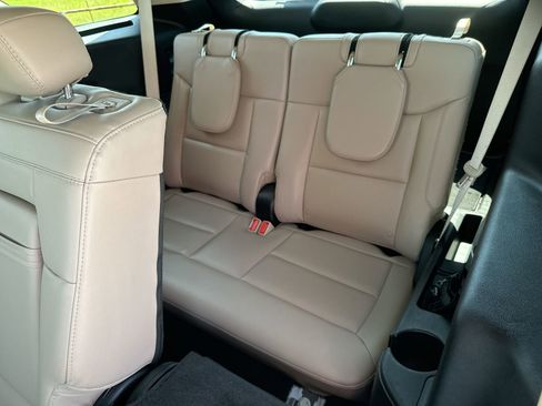 Used 2024 Ford Explorer Limited image 22