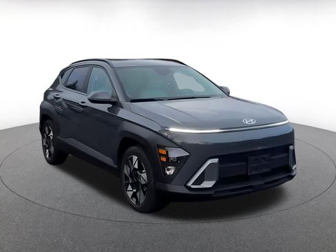 Used 2025 Hyundai Kona SEL image 3