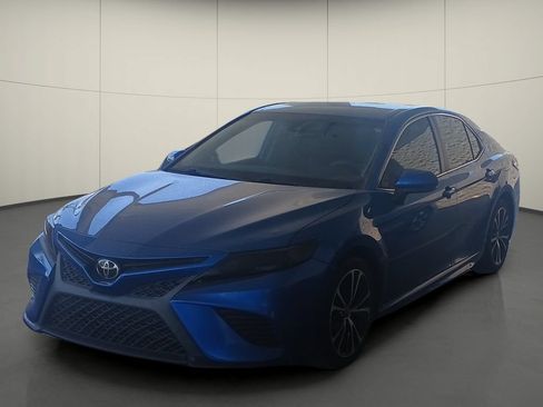 Used 2020 Toyota Camry SE w/ Carpet Mat Package FWD image 3