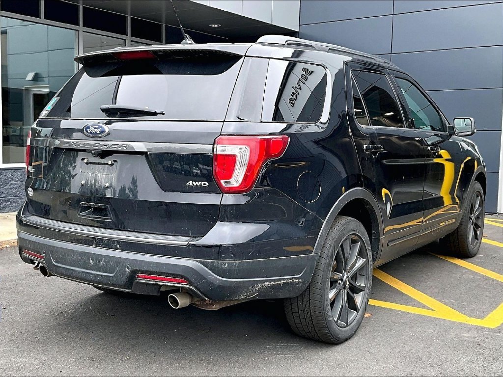 Used 2018 Ford Explorer XLT w/ Equipment Group 202A AWD/4WD image 3