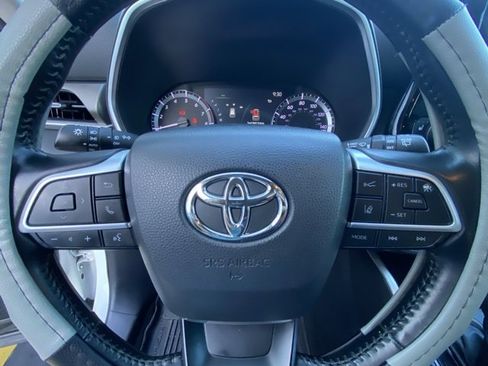 Used 2023 Toyota Highlander XSE image 15