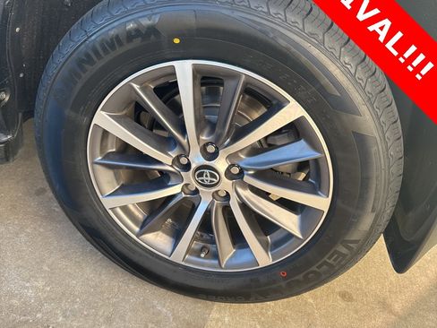 Used 2019 Toyota Highlander XLE image 19