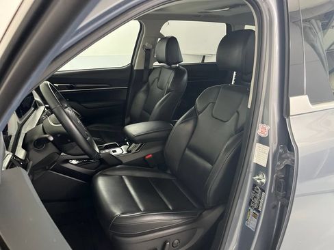 Used 2025 Kia Telluride S FWD image 19