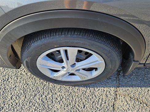 New 2025 Nissan Kicks Play S image 16