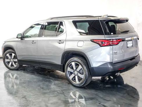 Used 2023 Chevrolet Traverse LT w/ LT Premium Package AWD/4WD image 9