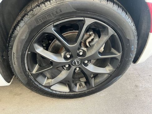 Used 2025 Chrysler Pacifica Limited image 35