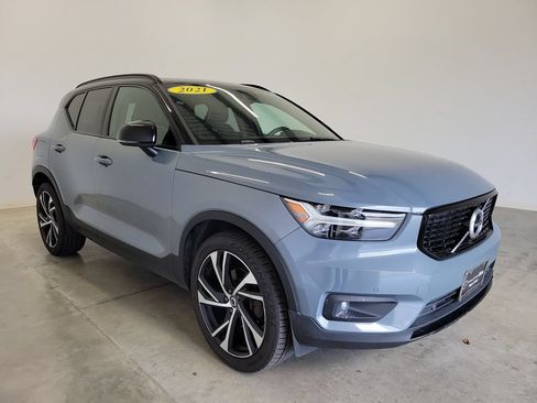 Used 2021 Volvo XC40 T4 R-Design w/ Climate Package FWD image 4