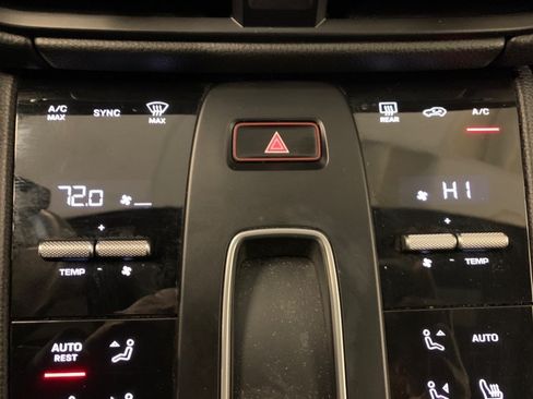 Used 2022 Porsche Macan S AWD/4WD image 36
