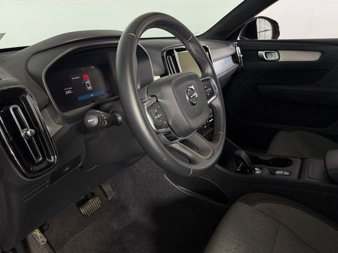 Used 2025 Volvo XC40 B5 Core image 21