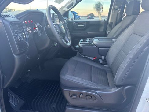 Used 2023 Chevrolet Silverado 1500 Custom image 5