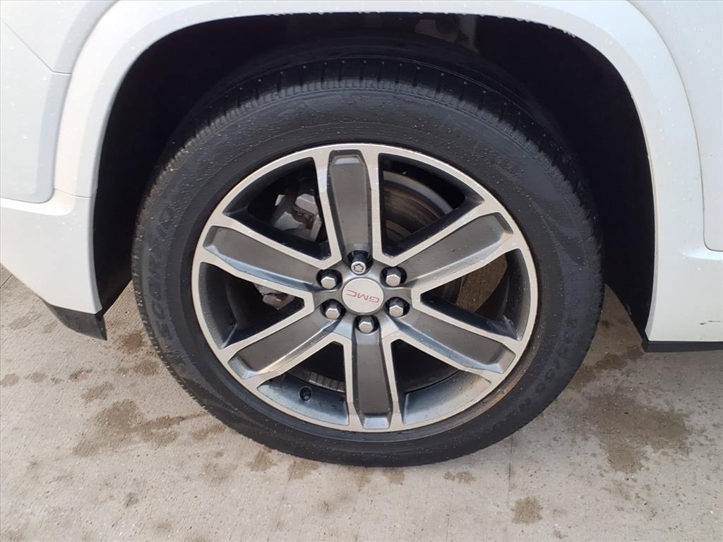 Used 2019 GMC Acadia Denali w/ Technology Package FWD image 10