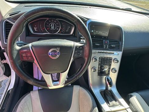 Used 2017 Volvo XC60 T5 image 14