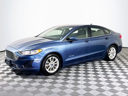 Used 2019 Ford Fusion SE FWD image 4