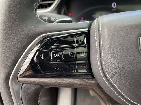 Certified 2023 Jeep Grand Cherokee Overland AWD/4WD image 18