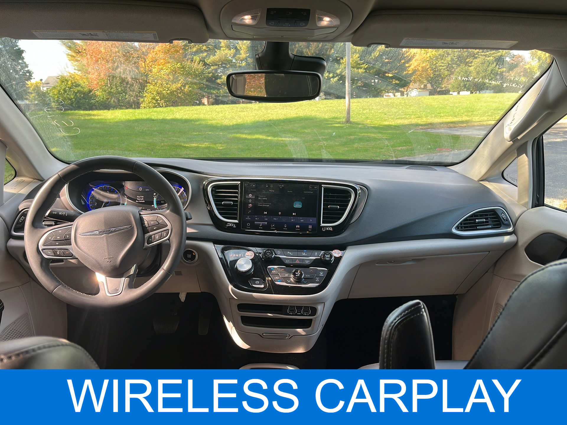 Used 2023 Chrysler Pacifica Touring-L FWD image 6