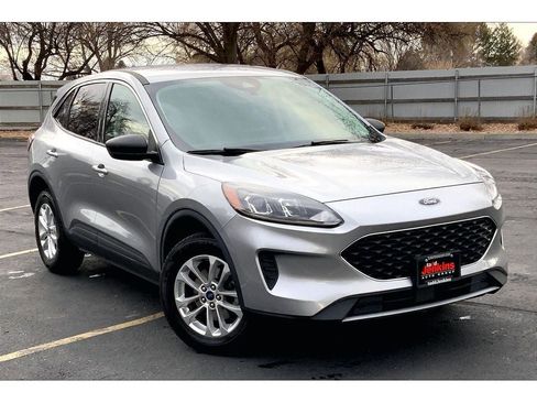 Used 2022 Ford Escape SE image 2