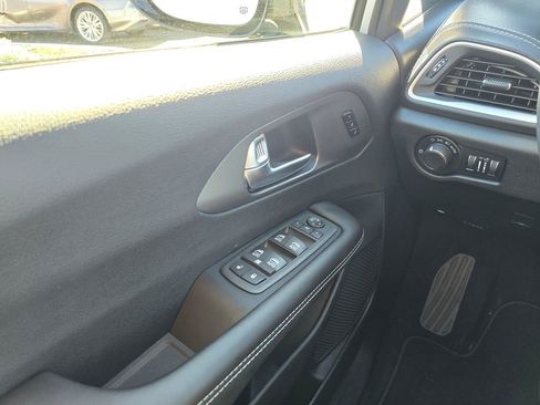 New 2027 Chrysler Pacifica Limited AWD/4WD image 28