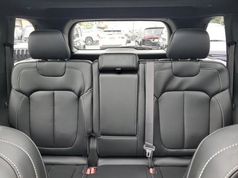 Used 2025 Jeep Grand Cherokee Limited w/ Luxury Tech Group II AWD/4WD image 13