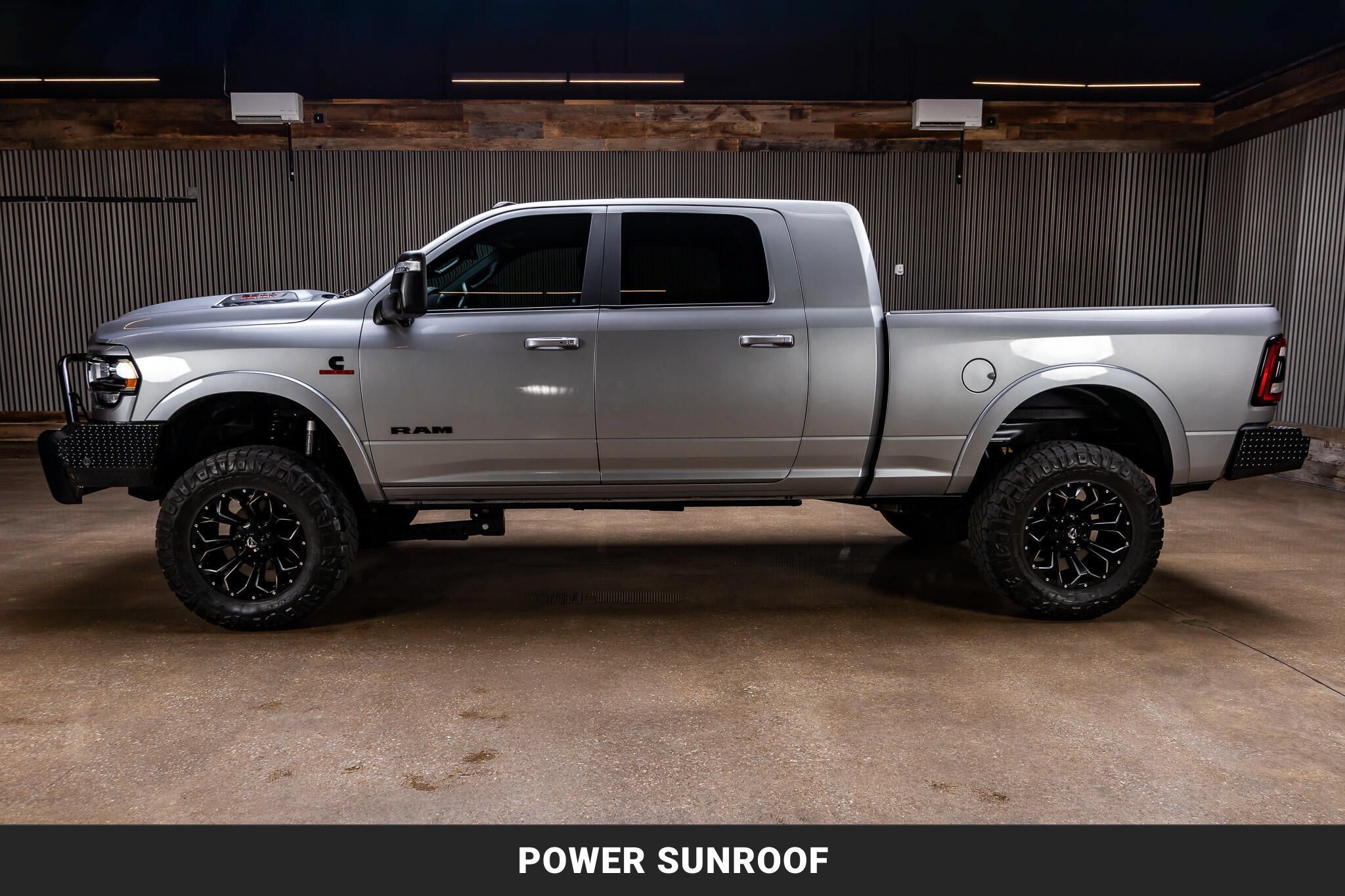 Used 2023 RAM 2500 Limited w/ Night Edition AWD/4WD image 5