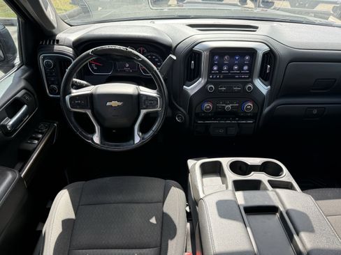 Used 2022 Chevrolet Silverado 1500 LT AWD/4WD image 14