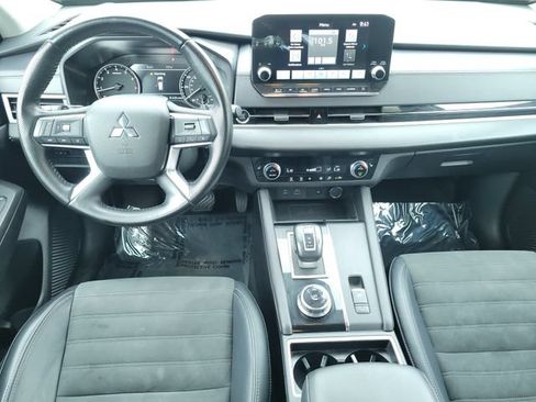 Used 2024 Mitsubishi Outlander SE FWD image 17