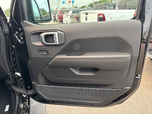 New 2026 Jeep Wrangler Unlimited Sahara AWD/4WD image 28